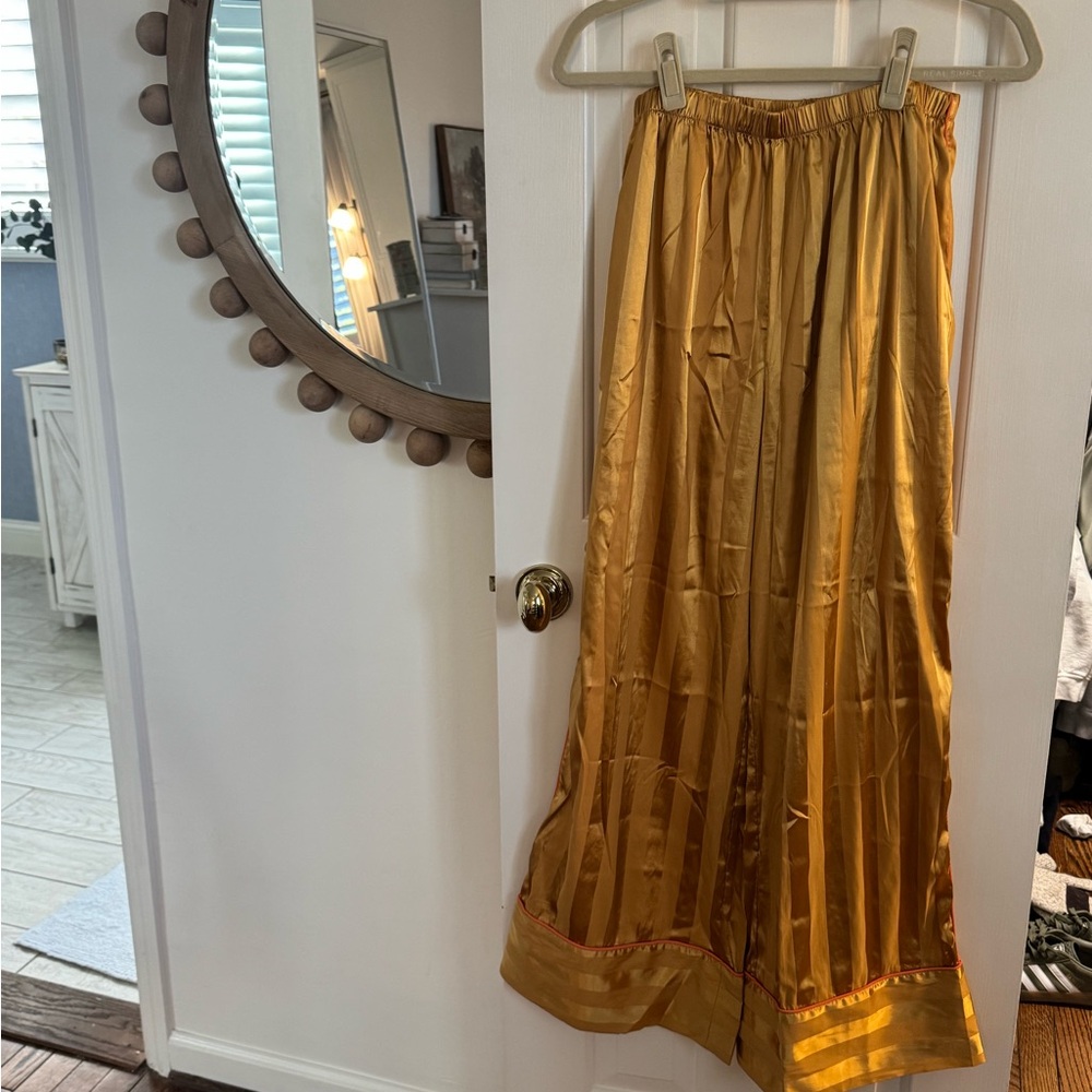 Gold Satin Stripe Women’s Sleep Set - Picture 4 of 6